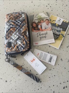 lug Handspring Lily Gray Quilted Floral Wristlet Wallet RFID Travel Casual NWT
